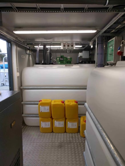 Tanks in einem modul der Arcamix Betonmischanlage von Tecwill