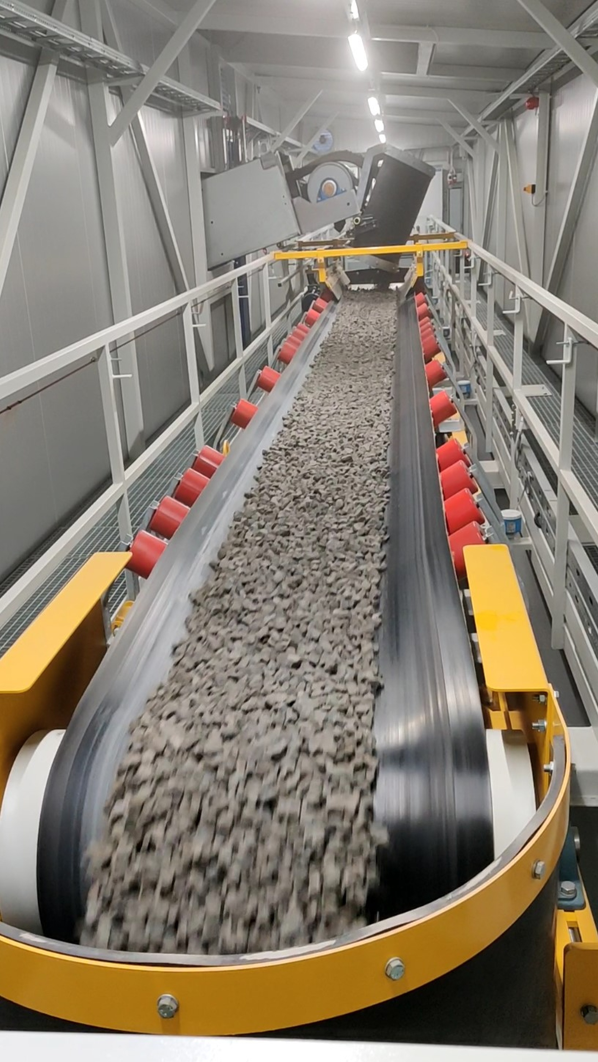 Tecwill-Arcamix-aggregate-distribution-shuttle-conveyor