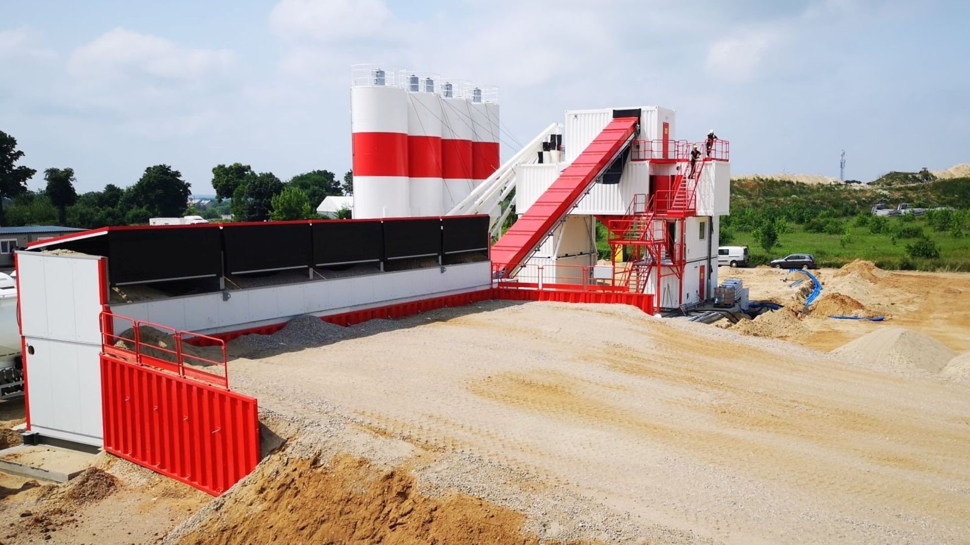 Tecwill Super Arcamix concrete mixing plant for a paving project