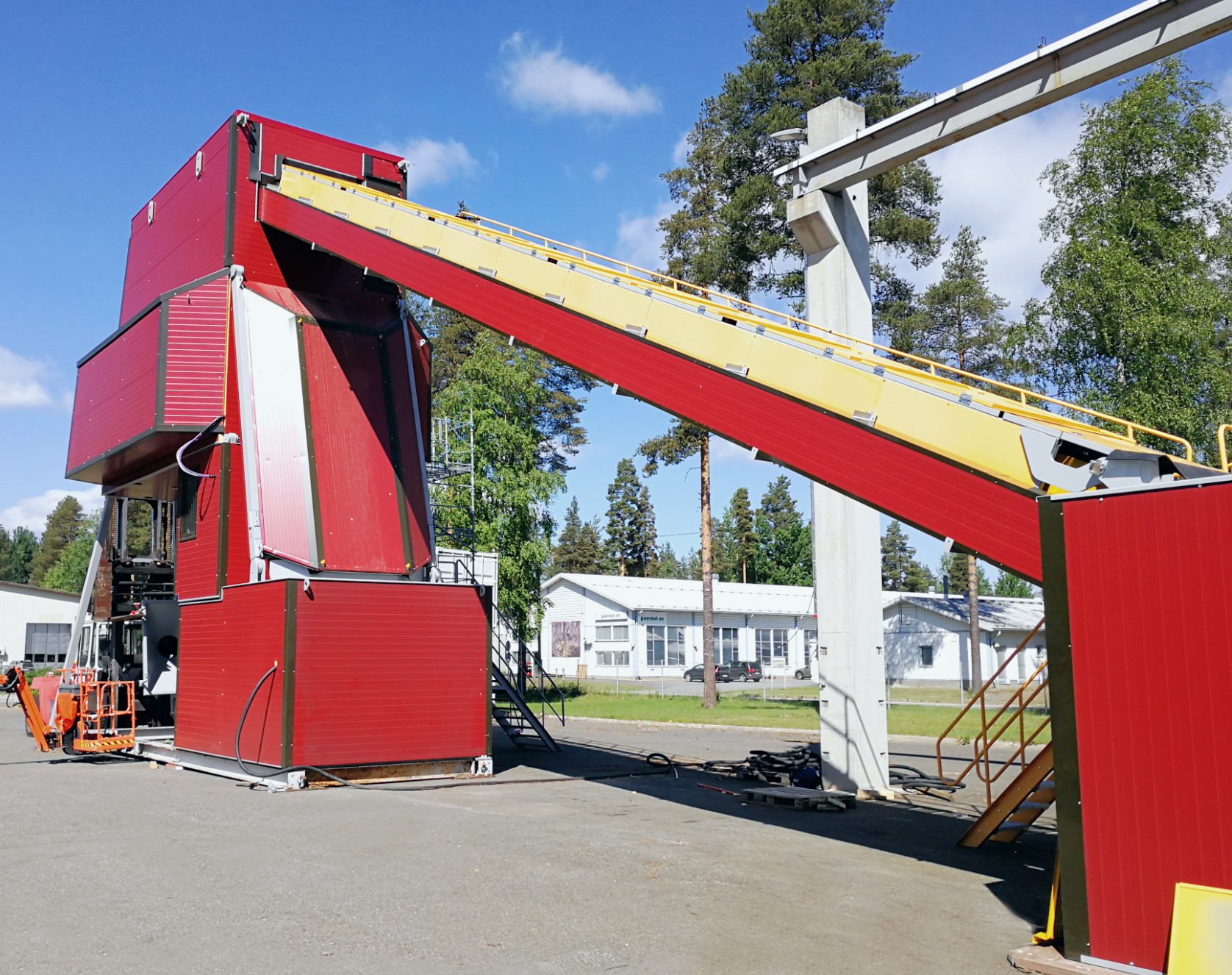 Mobile concrete mixing plant